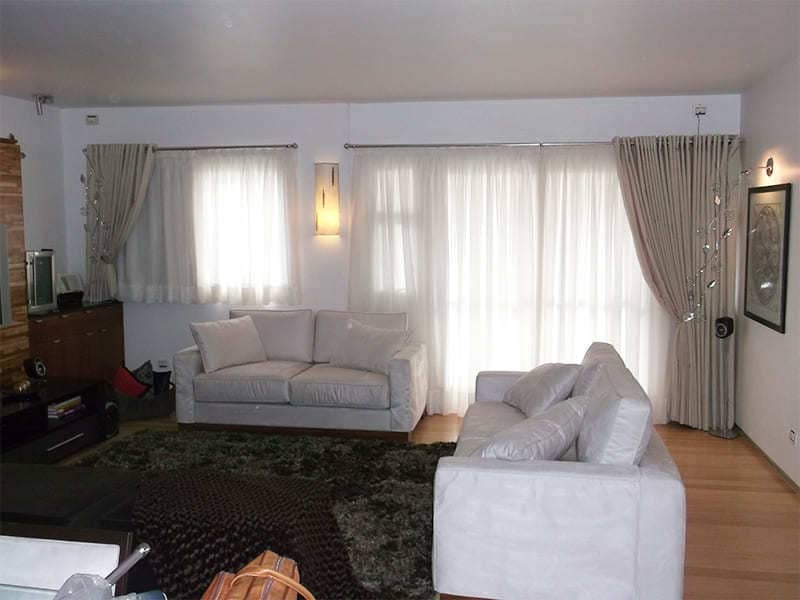 Cortina tecido no varao para casa