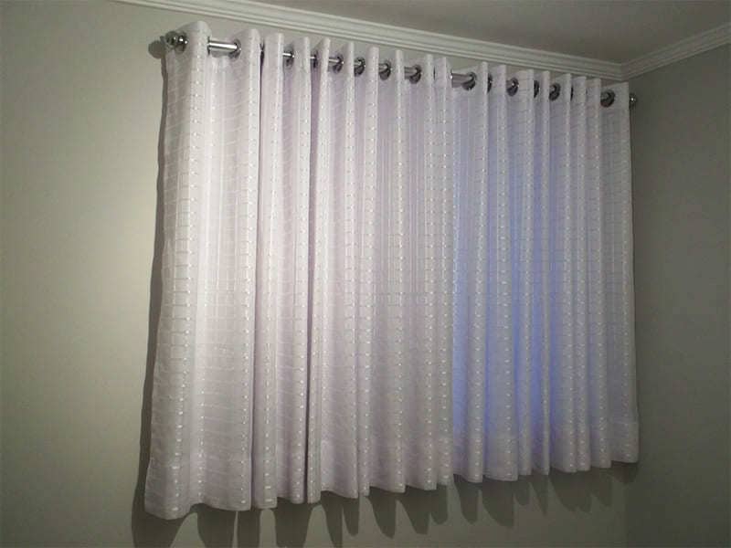 Cortina tecido no varao para casa