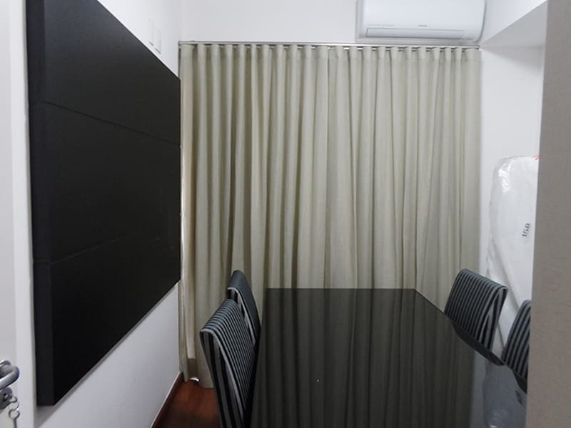 Cortina tecido no varao para casa