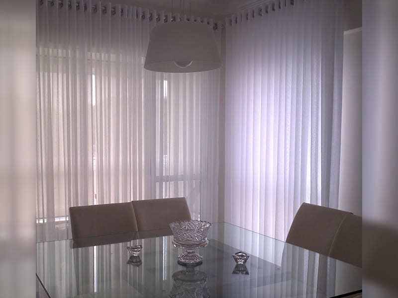 Cortina tecido no varao para casa