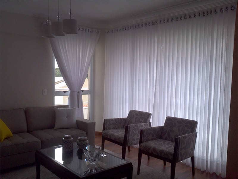 Cortina tecido no varao para casa